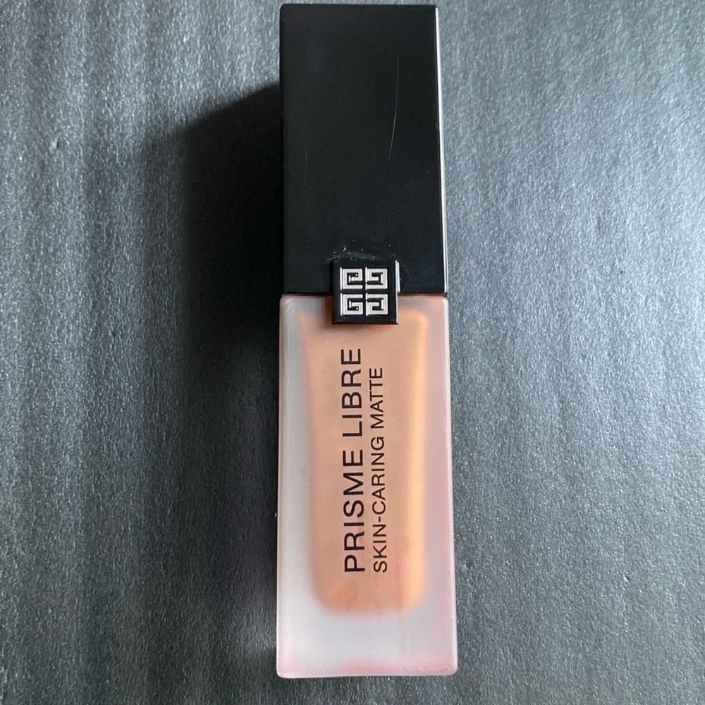 Givenchy Prisme‎ Libre Skin-Caring Matte Foundation 24H Hydration, 6-C485, NWOB